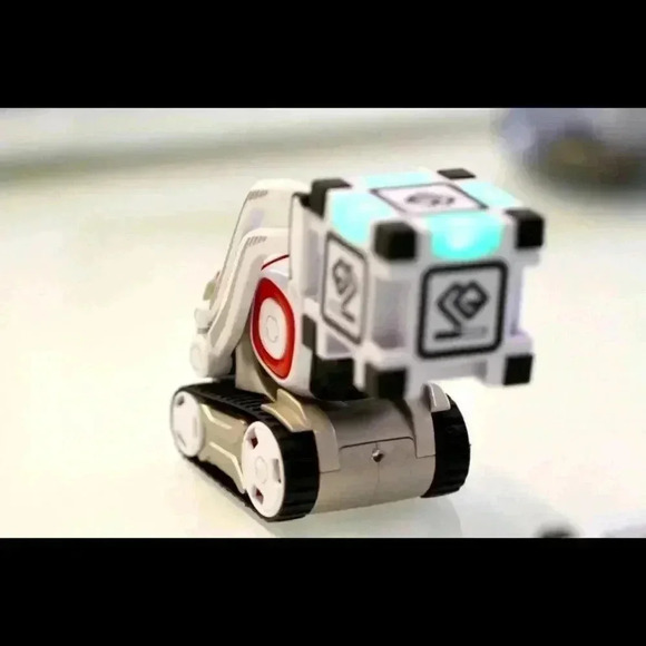 Anki Cozmo Educational Interactive Toy Robot - Picture 12 of 12